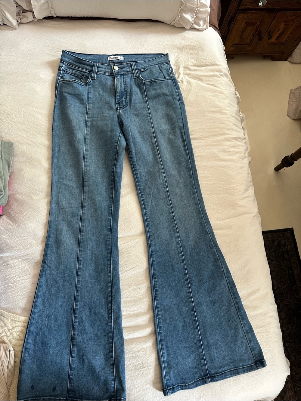 High-Rise Wide-Leg Jeans in Medium Blue